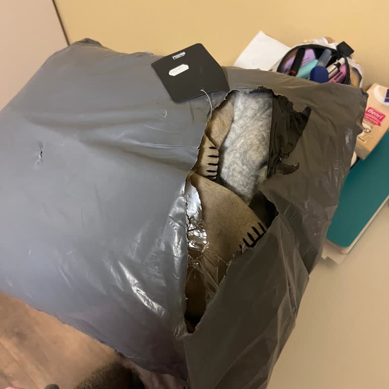 Hasarlı Ürün Teslimatı Sonrası İade Kargo Ücretinin Talep Edilmesi