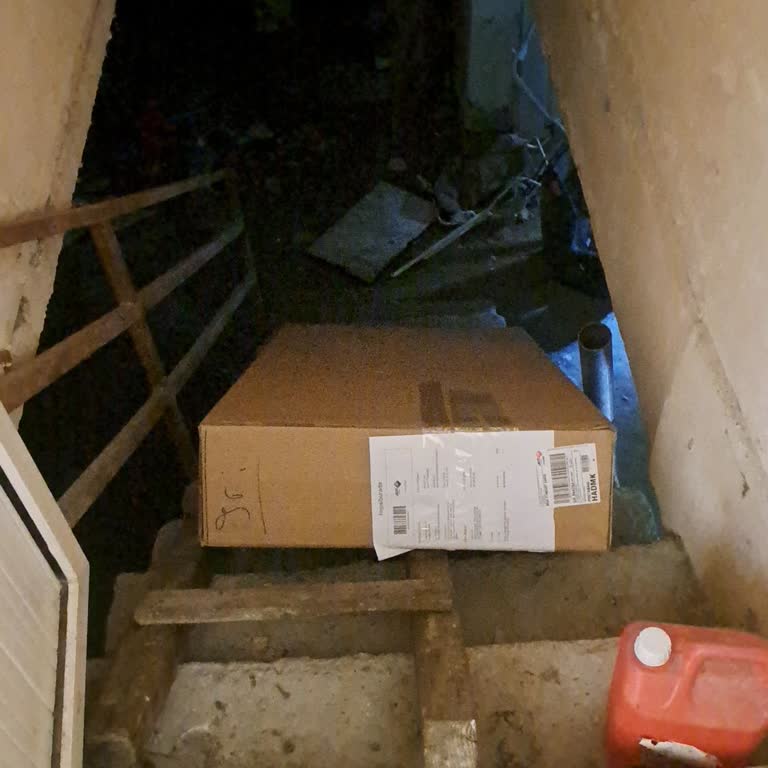 Kargo Paketi Kapıya Teslim Edilmedi Bina Bodrumuna Bırakıldı Görevli Yardımcı Olmadı