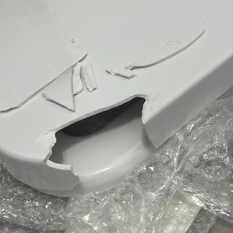 Kargoda Kırılan Klozet Kapağı İçin Mağduriyetimin Giderilmesini İstiyorum