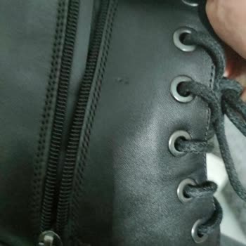 Bir Kez Giyilen Kinetix Deri Botun Hızla Deforme Olması Ve FLO Mağazasının Olumsuz İnceleme Yanıtı