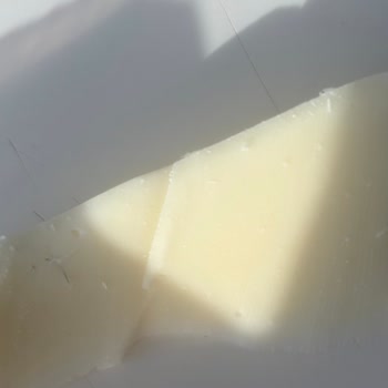 Sütaş Kaşar Peynirinde Kıl Çıkması: Güven Sarsan Hijyen Skandalı