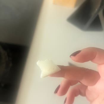 Sütaş Kaşar Peynirinde Kıl Çıkması: Güven Sarsan Hijyen Skandalı