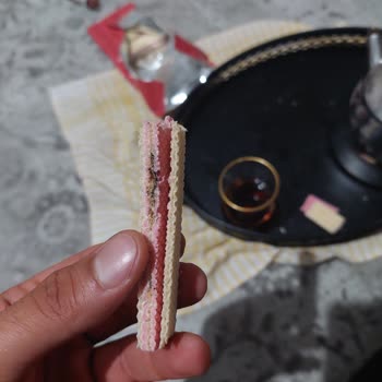 Aldığım Gofretin İçinden Çıkan Siyah Yabancı Maddeler Endişe Yarattı