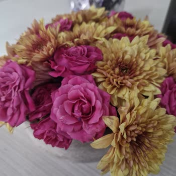 Sipariş Edilen Çiçekler Görseldekinden Farklı Ve Kalitesiz Geldi Firma Dönüş Yapmadı