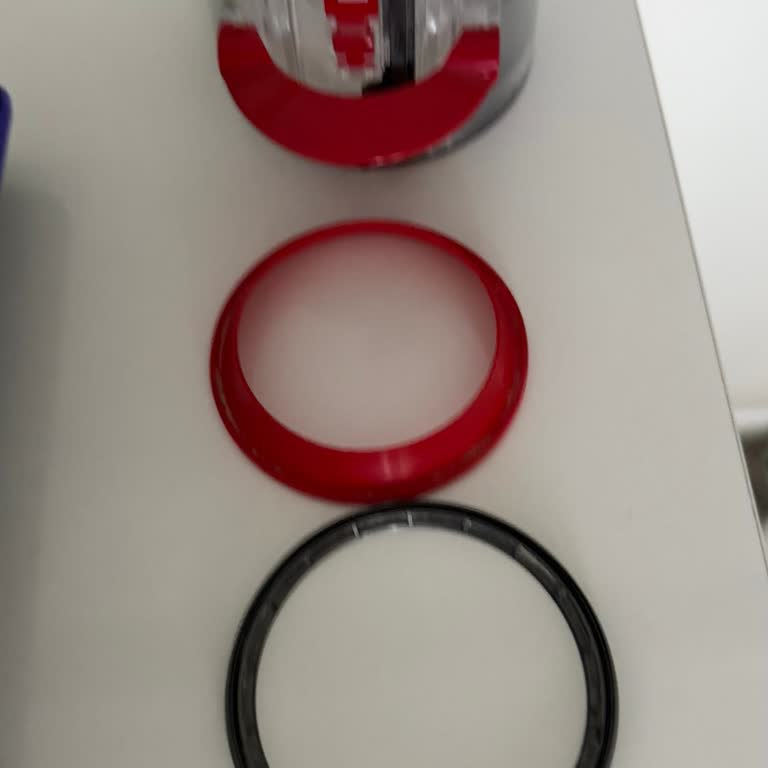 Dyson V12 Süpürgemin Çöp Haznesindeki Parça Sorunu Ve Garanti Desteği Eksikliği