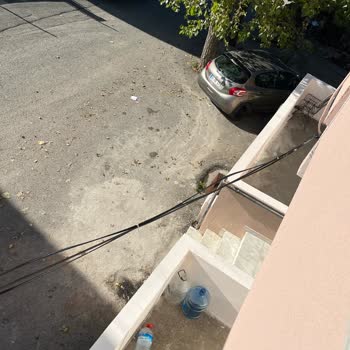 Tehlikeli Ve Yamuk Sokak Direği İçin Acil Müdahale Talebi