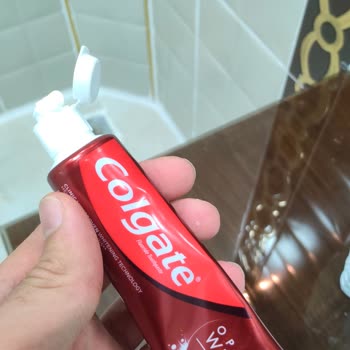 Colgate Optic White, encontré un insecto en mi producto dental