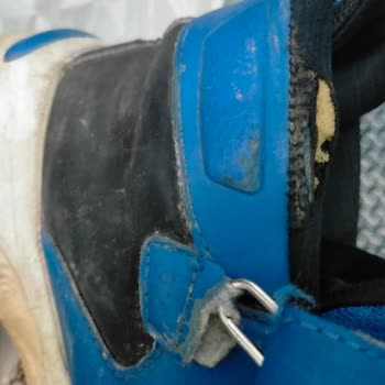 FLOdan Aldığım Ayakkabının Cırt Cırtları Kısa Sürede Koptu Değişim Reddedildi