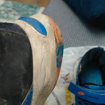 FLOdan Aldığım Ayakkabının Cırt Cırtları Kısa Sürede Koptu Değişim Reddedildi