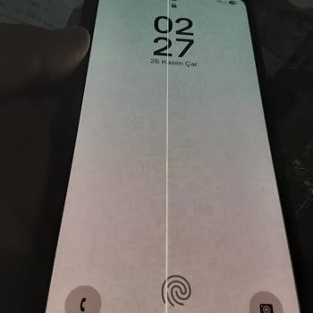 Yazılım Güncellemesi Sonrası Samsung S21 FE'de Ekranda Beyaz Çizgi Sorunu