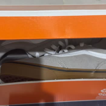 İnternet Sitesinden Satın Alınan Ayakkabılarda Orijinallik Şüphesi Ve Güven Sorunu