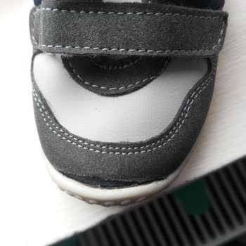 Kısa Sürede Deforme Olan Ortopedik Bebek Ayakkabısı Ve Mağaza İlgisizliği