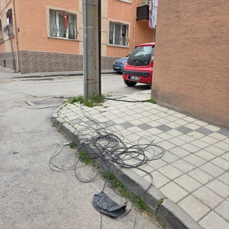 Açıkta Kalan Kablolar Güvenlik Ve Çevre Sorunu Oluşturuyor