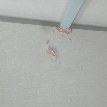 Teslimatta Kırık Baza Parçası Bir Ay Geçmesine Rağmen Değiştirilmedi