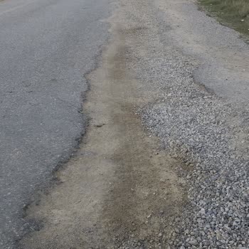 Altyapı Çalışması Sonrası Yol Tehlikeye Açık Bırakıldı