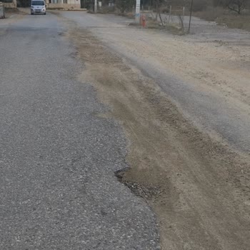 Altyapı Çalışması Sonrası Yol Tehlikeye Açık Bırakıldı