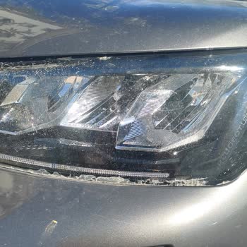 Peugeot 2008 Far Çatlakları İçin Servis İlgisizliği Ve Ücretsiz Değişim Talebi