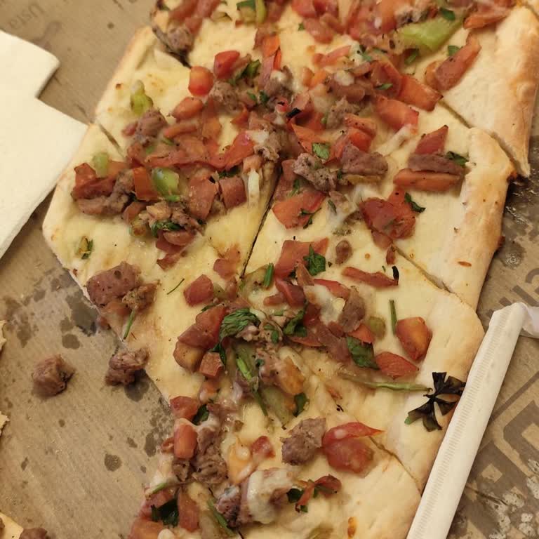 Malatya AVM Usta Pideci'de Eksik Etli Pide Ve İlgisiz Müdür