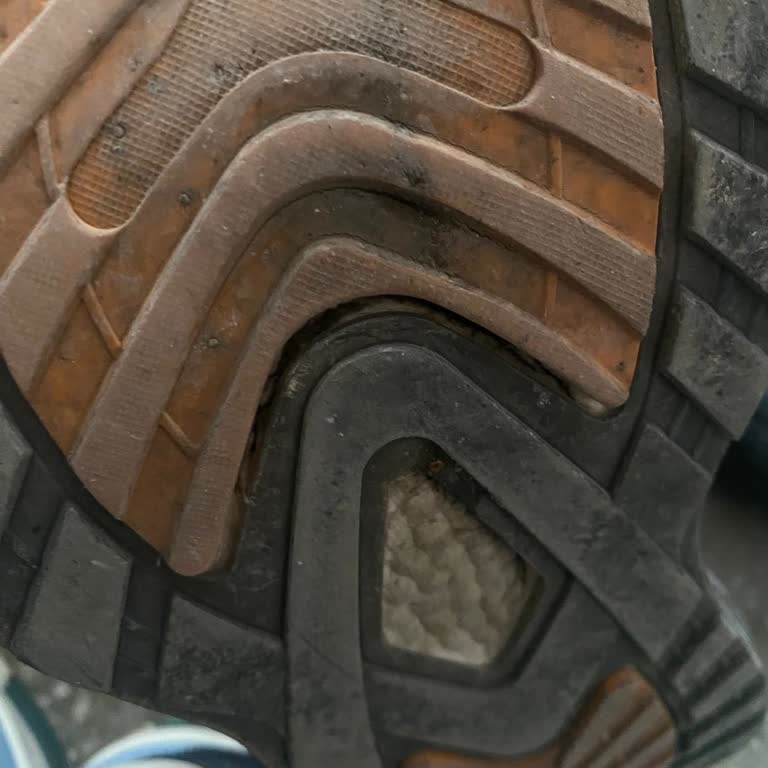 Kısa Sürede Açılan Ayakkabı Ve Olumsuz Garanti Desteği