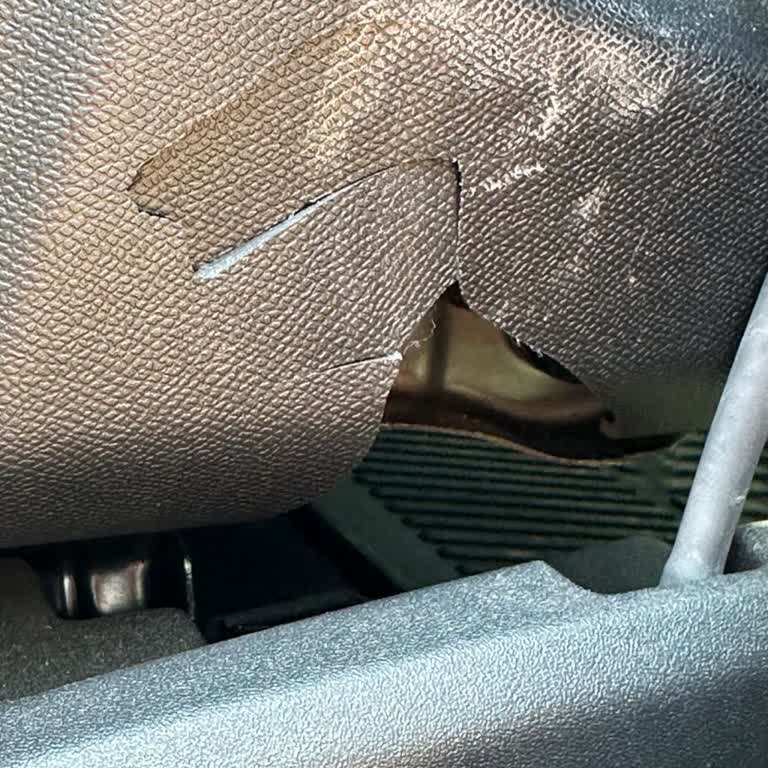 Yetkili Serviste Kırılan Koltuk İçin 1,5 Yıldır Parça Tedariği Bekliyorum