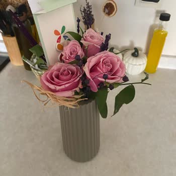 Öğretmenler Günü'nde Beklentileri Karşılamayan Solmuş Çiçekler Ve İade Talebi