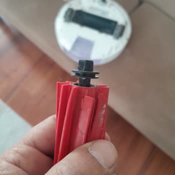 Serviste Hasar Gören Fırçamın Ücretsiz Değişimini Ve Cihazımın Sorunsuz Teslimini Talep Ediyorum