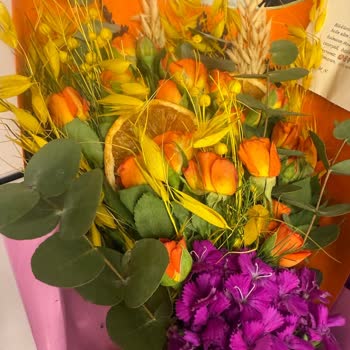 Sipariş Edilen Çiçek Ve Ek Ürün Beklentileri Karşılamadı, Müşteri Hizmetleri Çözüm Sunmadı