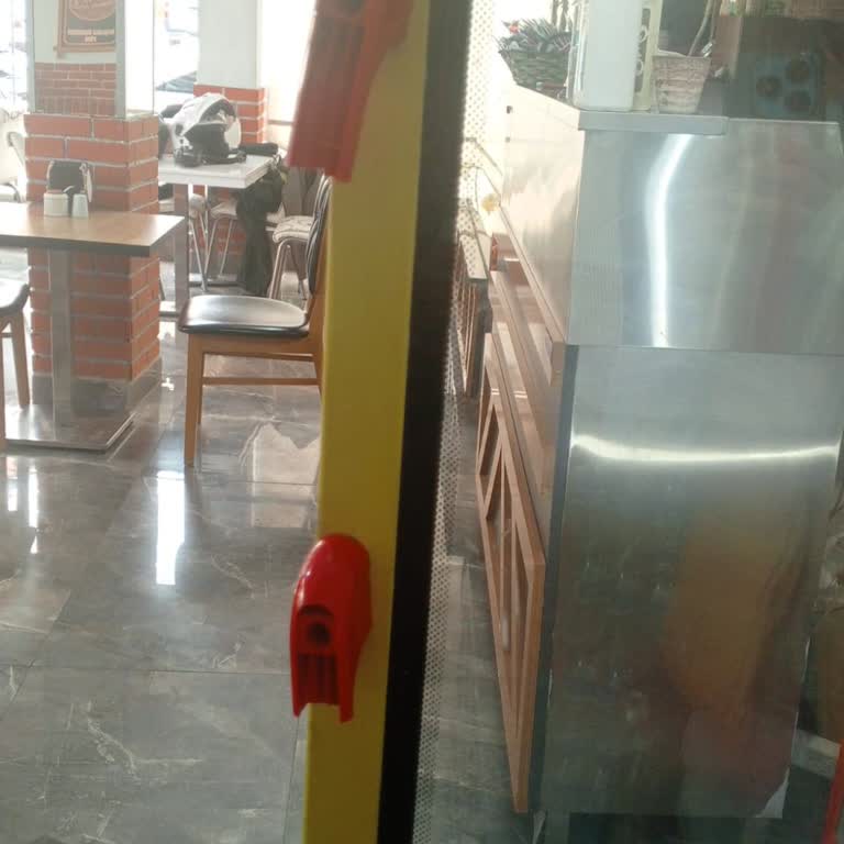 Coca-Cola Dolabı İçin Tehdit Ve Baskı, Teknik Sorunlar Çözülmüyor