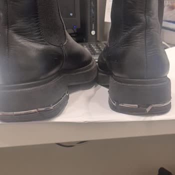 Elle Shoes Botumun Aksesuarı Kısa Sürede Parçalandı Tamir Süreci De Yanıltıcıydı