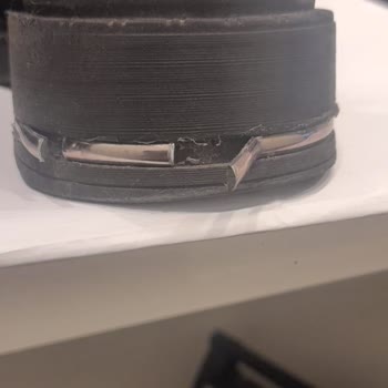 Elle Shoes Botumun Aksesuarı Kısa Sürede Parçalandı Tamir Süreci De Yanıltıcıydı