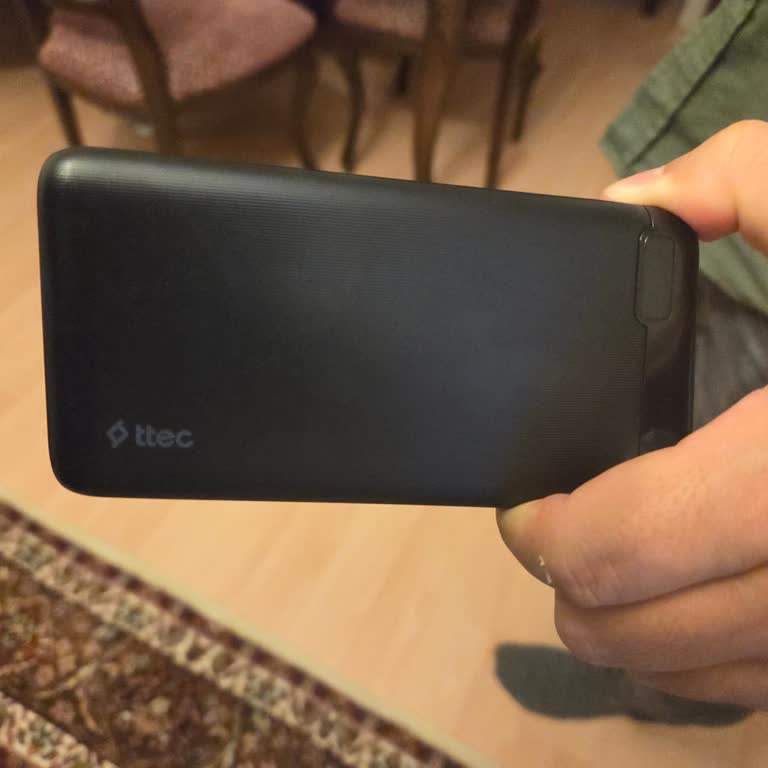 Powerbank Ttec hinchado tras poco uso, riesgo y falta de seguridad