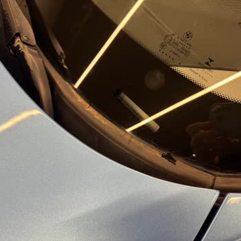 BMW 118i Ön Cam Fitillerinde Erken Deformasyon Şikayeti