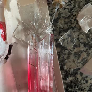 Kırık Parfüm Teslimatı Sonrası Muhatap Bulamamak Hayal Kırıklığı Yarattı