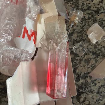 Kırık Parfüm Teslimatı Sonrası Muhatap Bulamamak Hayal Kırıklığı Yarattı