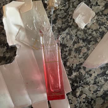 Kırık Parfüm Teslimatı Sonrası Muhatap Bulamamak Hayal Kırıklığı Yarattı