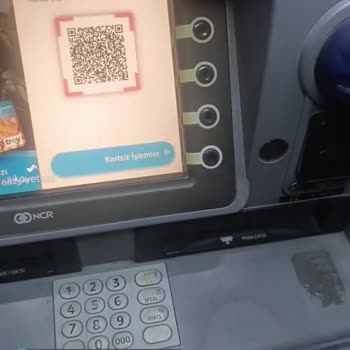 İş Bankası ATM'sinde Para Sıkışması Sorunu!
