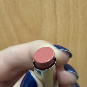 Aldığım Rujun Üzerinde Baloncuklar Ve Deformasyon Var, Değişim İstiyorum