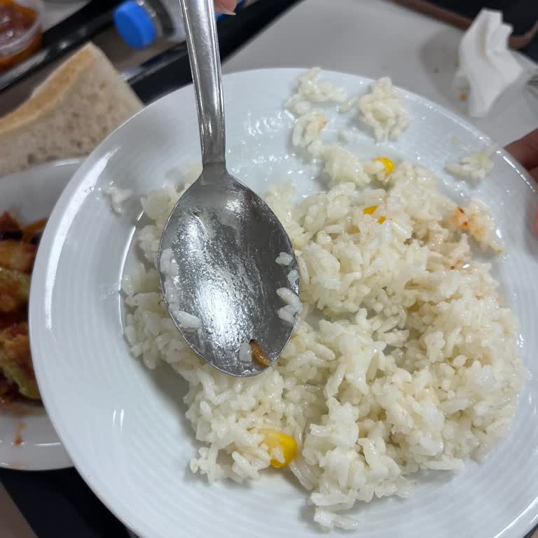 Yemekte Kurt Şoku Ve İlgisiz Yaklaşım