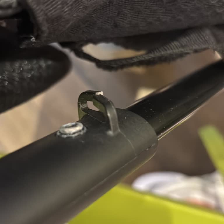 Maclaren, pieza rota y falta de respuesta, solicito solución