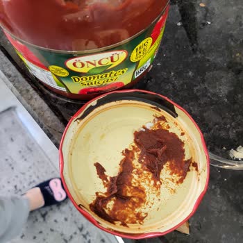 Kapalı Salça Kavanozunda Küf Çıkması Sağlığımı Tehdit Etti