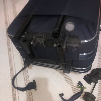 Beschwerde über stark beschädigtes Gepäck bei Pegasus