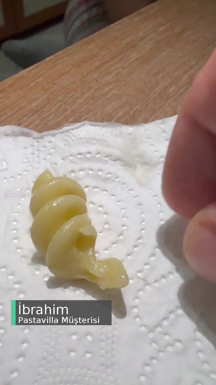 Pastavilla Makarnanın İçinden Kıl Çıktı! videonun kapak resmi