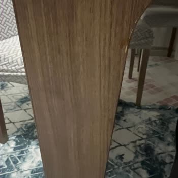 Defolu Masa Ve İlgisiz Müşteri Hizmeti