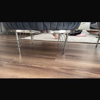 Çarşı Pazar Mobilya Dünyası Koltuğun Ayaklarının Birçoğunun Yamuk Ve Kırık Olması