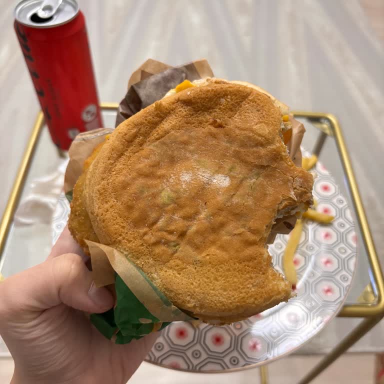 Burger King'de Küflü Ekmek Şoku: Sağlığımız Tehlikede!