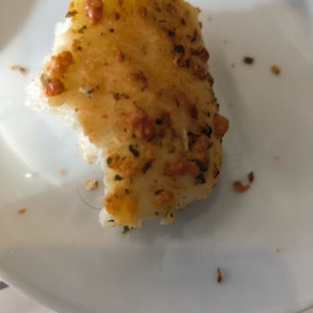 IKEA Yemek Bölümünde Ekmekten Çıkan Kıl Hijyen Endişesi Yarattı