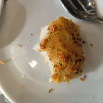 IKEA Yemek Bölümünde Ekmekten Çıkan Kıl Hijyen Endişesi Yarattı