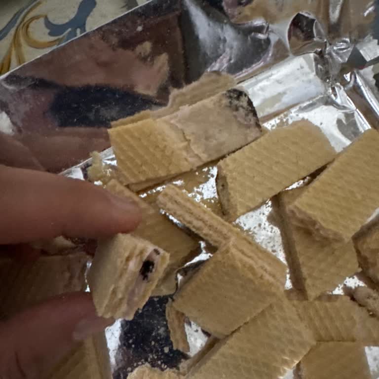 Taze Olması Gereken Gofrette Şüpheli Siyahlıklar: Sağlık Ve Güven Sorunu