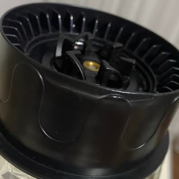 Karaca Plastik Kısmı Çatlak Ve Haznesi Düzgün Oturmayan Bu Ürünü Artık Kullanmak İstemiyorum