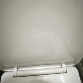 Klozet Kapağı Menteşesi Kırıldı, Yedek Parça Temin Edilemiyor